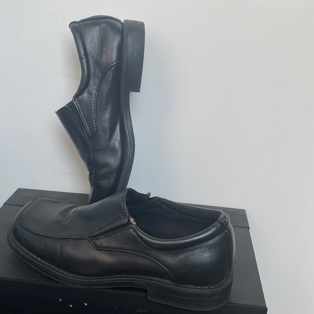 Boys black dress shoes , slip on , comfy, barely worn ,size 1 , skid resistant